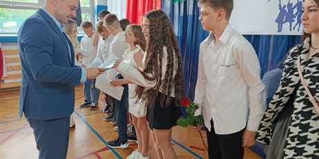 Powiększ grafikę: zakonczenie-roku-szkolnego-klas-4-7-630768.jpg