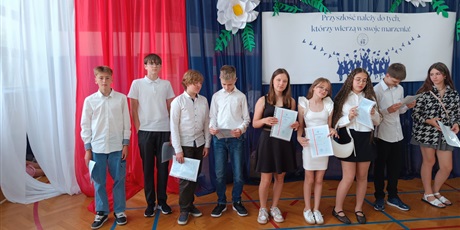 Powiększ grafikę: zakonczenie-roku-szkolnego-klas-4-7-630770.jpg