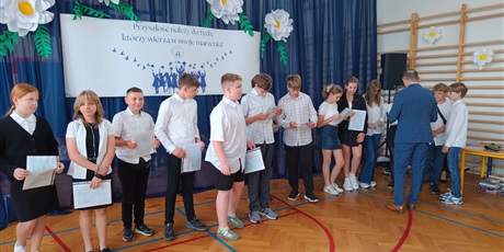 Powiększ grafikę: zakonczenie-roku-szkolnego-klas-4-7-630778.jpg