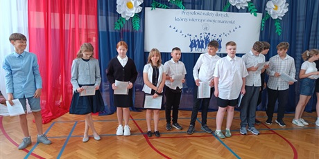 Powiększ grafikę: zakonczenie-roku-szkolnego-klas-4-7-630779.jpg