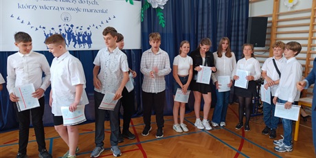 Powiększ grafikę: zakonczenie-roku-szkolnego-klas-4-7-630781.jpg