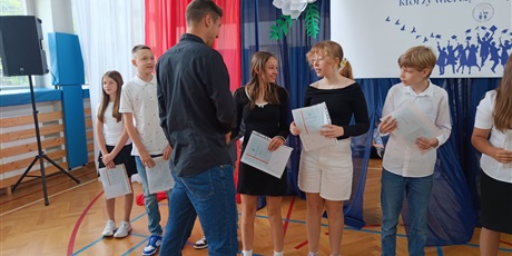 Powiększ grafikę: zakonczenie-roku-szkolnego-klas-4-7-630787.jpg