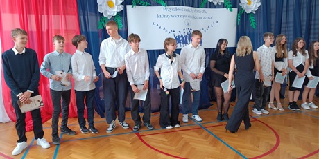 Powiększ grafikę: zakonczenie-roku-szkolnego-klas-4-7-630805.jpg