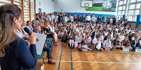 Powiększ grafikę: zakonczenie-roku-szkolnego-klas-4-7-630808.jpg