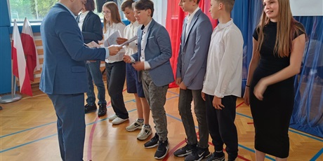 Powiększ grafikę: zakonczenie-roku-szkolnego-klas-4-7-630811.jpg