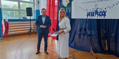 Powiększ grafikę: zakonczenie-roku-szkolnego-klas-4-7-630818.jpg