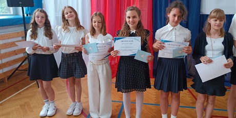 Powiększ grafikę: zakonczenie-roku-szkolnego-klas-4-7-630840.jpg