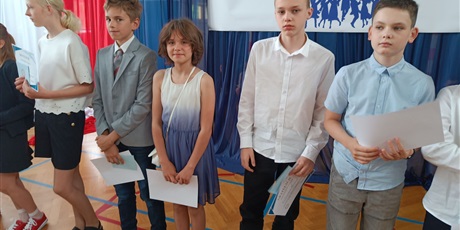 Powiększ grafikę: zakonczenie-roku-szkolnego-klas-4-7-630852.jpg