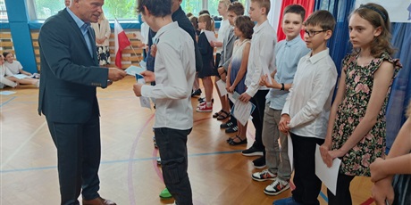 Powiększ grafikę: zakonczenie-roku-szkolnego-klas-4-7-630856.jpg
