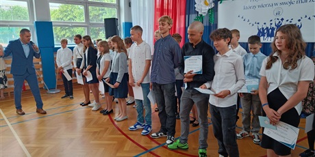 Powiększ grafikę: zakonczenie-roku-szkolnego-klas-4-7-630865.jpg