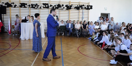 Powiększ grafikę: zakonczenie-roku-szkolnego-klas-4-7-706115.jpg