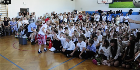 Powiększ grafikę: zakonczenie-roku-szkolnego-klas-4-7-706130.jpg