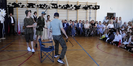 Powiększ grafikę: zakonczenie-roku-szkolnego-klas-4-7-706135.jpg