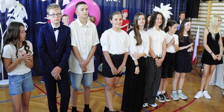 Powiększ grafikę: zakonczenie-roku-szkolnego-klas-4-7-706154.jpg