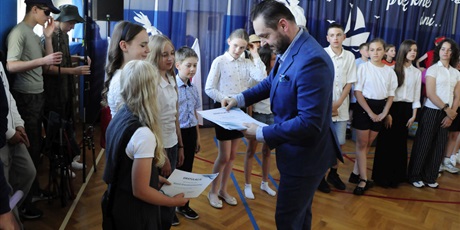 Powiększ grafikę: zakonczenie-roku-szkolnego-klas-4-7-706157.jpg