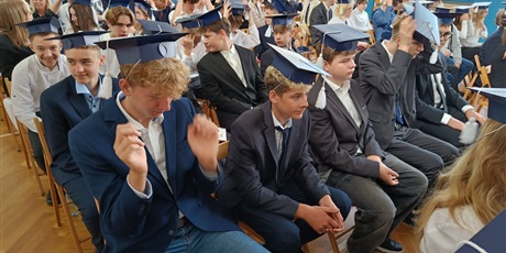 Powiększ grafikę: zakonczenie-roku-szkolnego-klas-osmych-630794.jpg