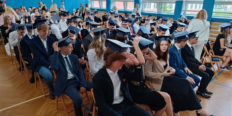 Powiększ grafikę: zakonczenie-roku-szkolnego-klas-osmych-630797.jpg