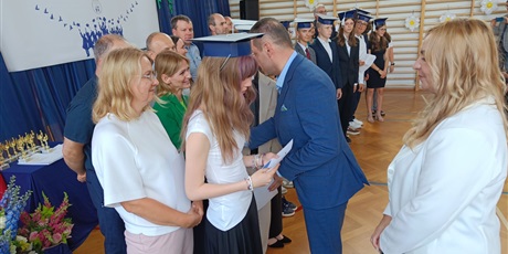 Powiększ grafikę: zakonczenie-roku-szkolnego-klas-osmych-630806.jpg