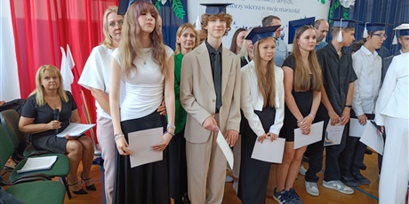 Powiększ grafikę: zakonczenie-roku-szkolnego-klas-osmych-630819.jpg