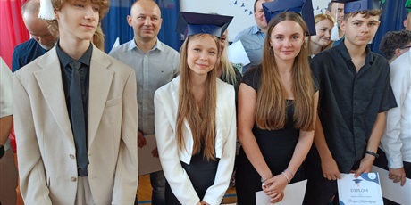 Powiększ grafikę: zakonczenie-roku-szkolnego-klas-osmych-630821.jpg