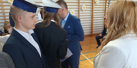 Powiększ grafikę: zakonczenie-roku-szkolnego-klas-osmych-630824.jpg