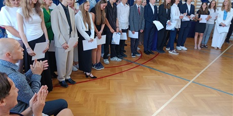 Powiększ grafikę: zakonczenie-roku-szkolnego-klas-osmych-630827.jpg