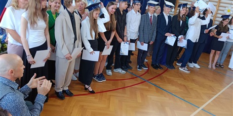 Powiększ grafikę: zakonczenie-roku-szkolnego-klas-osmych-630828.jpg