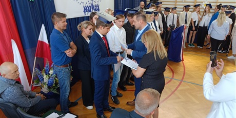Powiększ grafikę: zakonczenie-roku-szkolnego-klas-osmych-630829.jpg