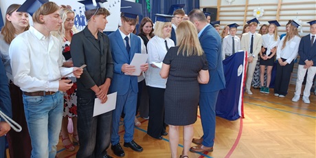 Powiększ grafikę: zakonczenie-roku-szkolnego-klas-osmych-630834.jpg