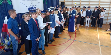 Powiększ grafikę: zakonczenie-roku-szkolnego-klas-osmych-630845.jpg