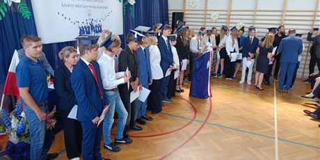 Powiększ grafikę: zakonczenie-roku-szkolnego-klas-osmych-630847.jpg