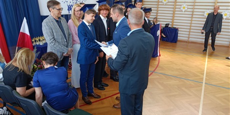 Powiększ grafikę: zakonczenie-roku-szkolnego-klas-osmych-630851.jpg