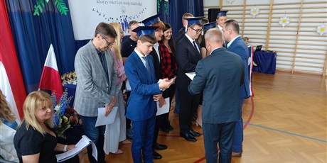 Powiększ grafikę: zakonczenie-roku-szkolnego-klas-osmych-630858.jpg