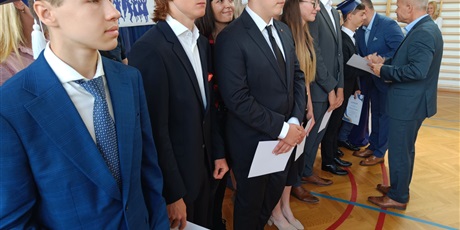 Powiększ grafikę: zakonczenie-roku-szkolnego-klas-osmych-630864.jpg