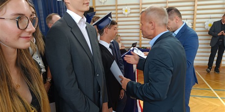 Powiększ grafikę: zakonczenie-roku-szkolnego-klas-osmych-630866.jpg