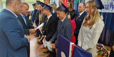 Powiększ grafikę: zakonczenie-roku-szkolnego-klas-osmych-630868.jpg