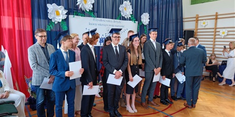Powiększ grafikę: zakonczenie-roku-szkolnego-klas-osmych-630872.jpg