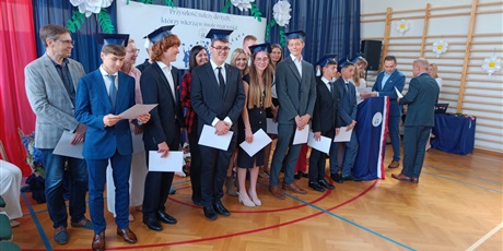 Powiększ grafikę: zakonczenie-roku-szkolnego-klas-osmych-630874.jpg