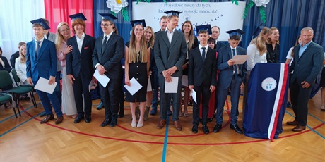 Powiększ grafikę: zakonczenie-roku-szkolnego-klas-osmych-630875.jpg