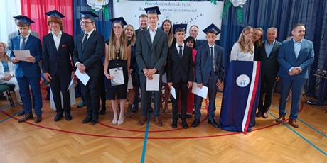 Powiększ grafikę: zakonczenie-roku-szkolnego-klas-osmych-630876.jpg