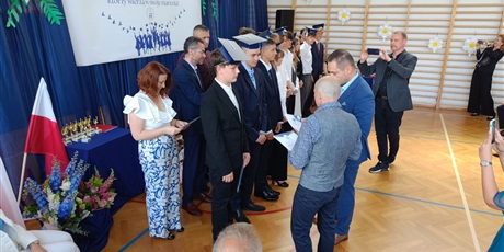 Powiększ grafikę: zakonczenie-roku-szkolnego-klas-osmych-630879.jpg