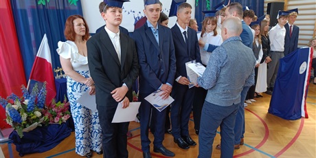 Powiększ grafikę: zakonczenie-roku-szkolnego-klas-osmych-630880.jpg