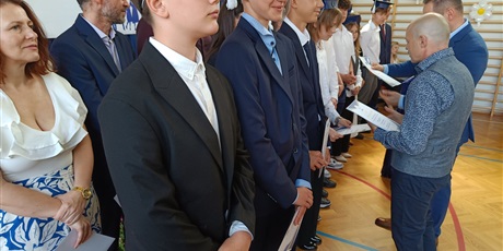 Powiększ grafikę: zakonczenie-roku-szkolnego-klas-osmych-630882.jpg