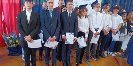 Powiększ grafikę: zakonczenie-roku-szkolnego-klas-osmych-630889.jpg