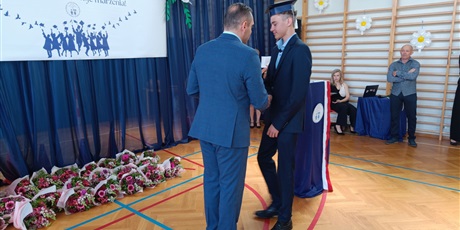 Powiększ grafikę: zakonczenie-roku-szkolnego-klas-osmych-630894.jpg