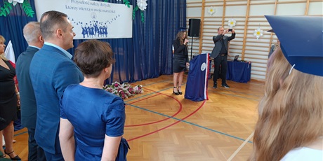 Powiększ grafikę: zakonczenie-roku-szkolnego-klas-osmych-630904.jpg