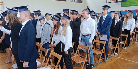 Powiększ grafikę: zakonczenie-roku-szkolnego-klas-osmych-630905.jpg