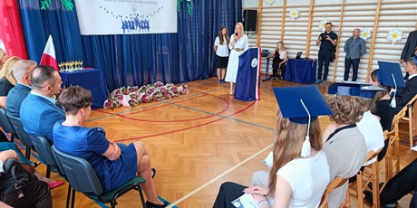 Powiększ grafikę: zakonczenie-roku-szkolnego-klas-osmych-630906.jpg