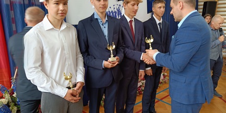 Powiększ grafikę: zakonczenie-roku-szkolnego-klas-osmych-630915.jpg