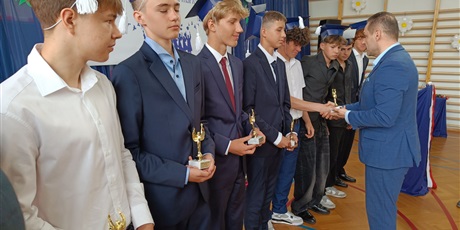 Powiększ grafikę: zakonczenie-roku-szkolnego-klas-osmych-630916.jpg